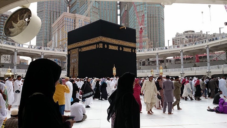 Bidadari di Pintu Ka’bah